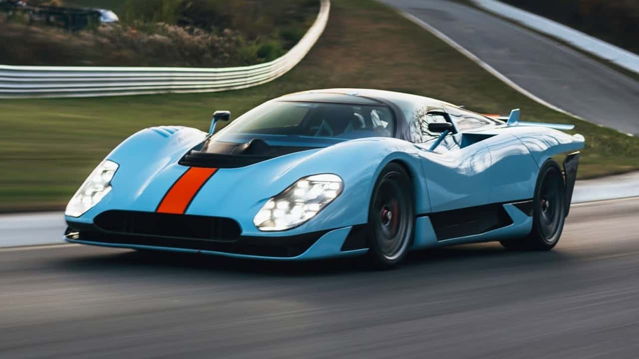 917? Sotto c'è il V10 della Carrera GT